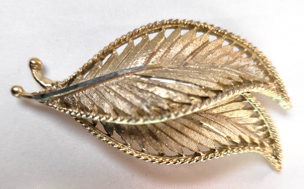 Vtg 50s 60s BSK Brooch Double Leaf Pin Textured Gold Tone Signed MCM Grandma